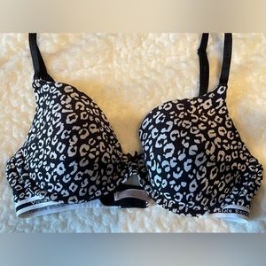 Victoria’s Secret Lightly lined Bra 34C